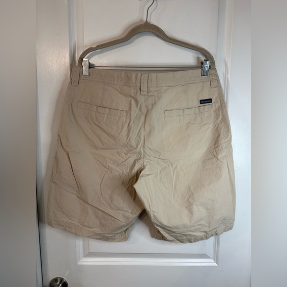 Columbia Men’s Khaki Washed Out Shorts - Size 34W/10L - Picture 4 of 8